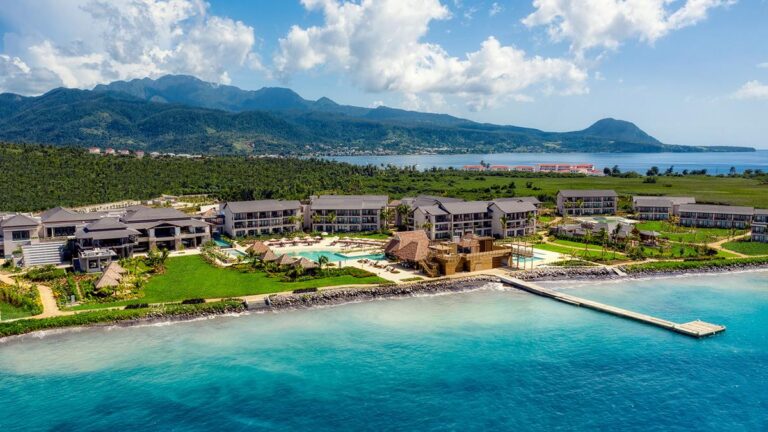 dom1_resort-aerial-view-from-douglas-bay