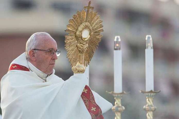 pope_francis_eucharist