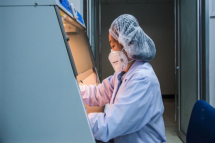 laboratory_ technician