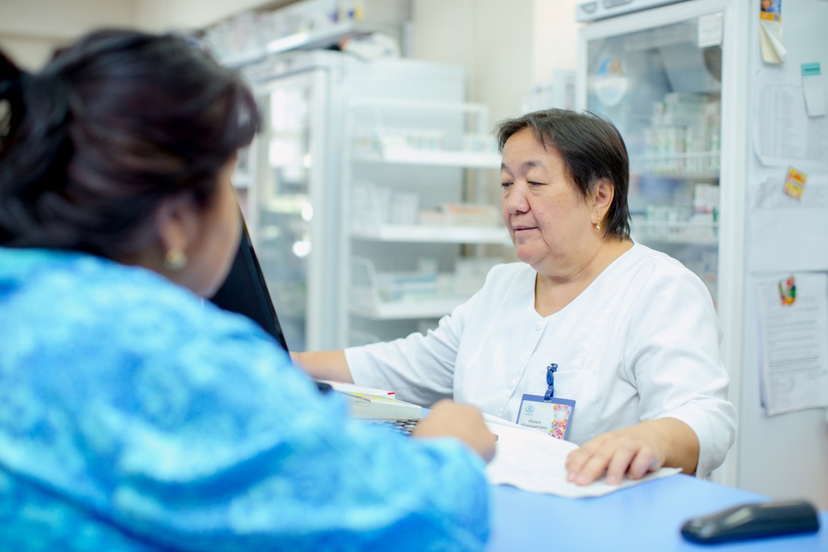 pharmacy-staff_kyrgyzstan-whojpg
