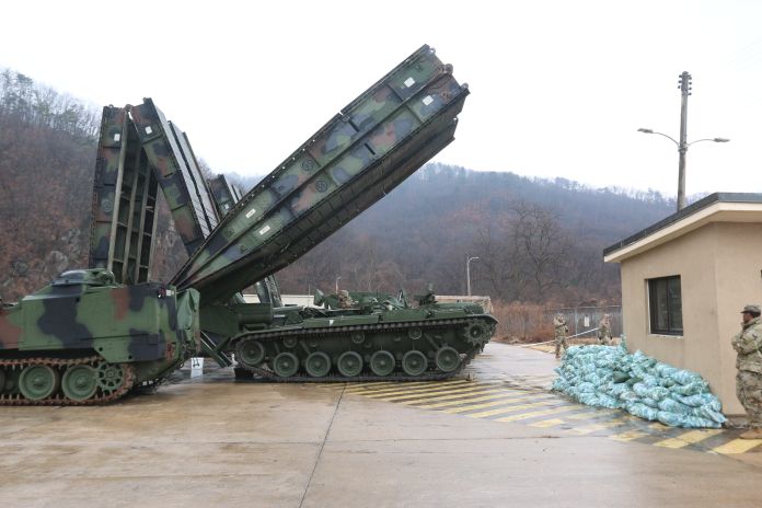 DAGGER BRIGADE SOLDIERS TRAIN WITH BRIDGING EQUIPMENT