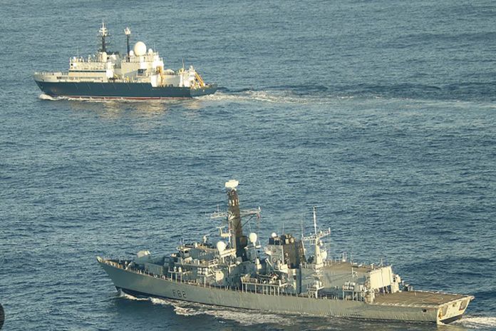 HMS Somerset_Russian spy ship Yantar