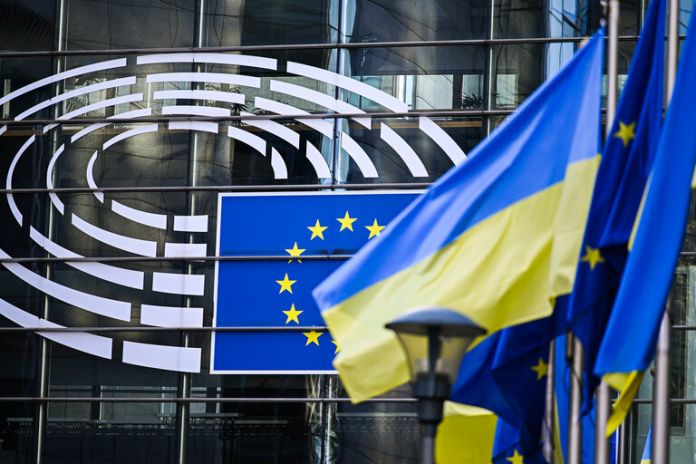 EP-180724A_Ukraine_Flags