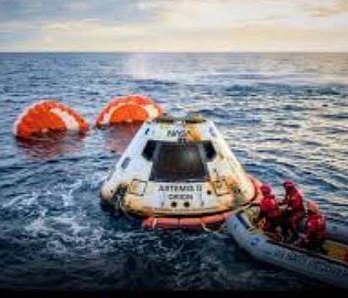 artemis11_splash-down